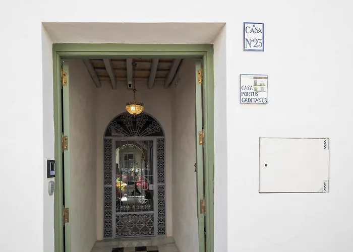 Casa Portus Gaditanus S XVIII Patio Andaluz