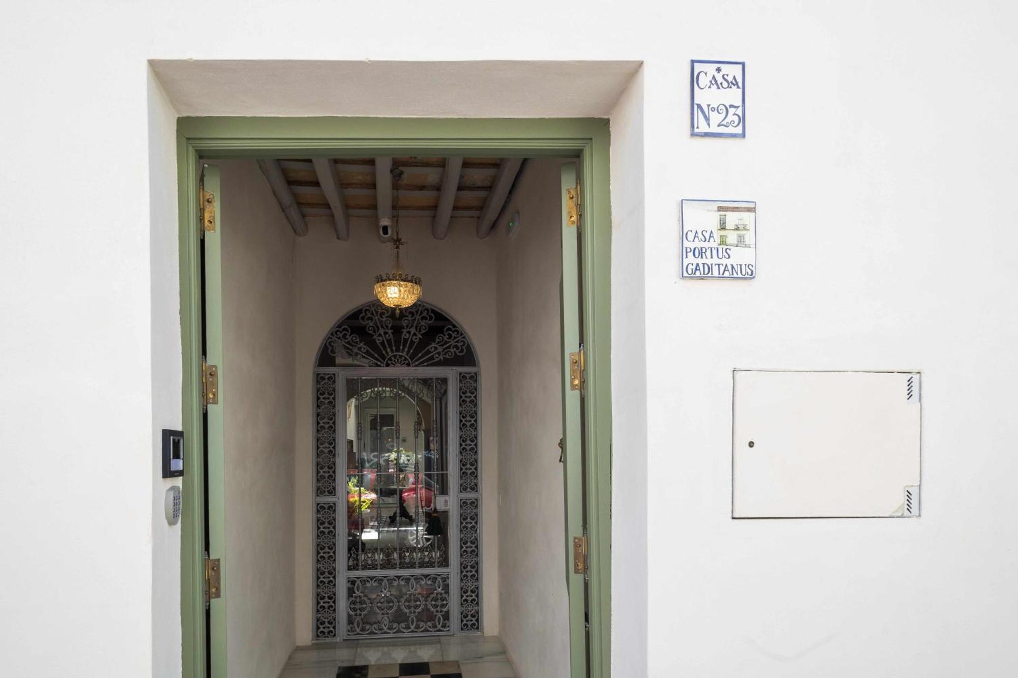 Casa Portus Gaditanus S Xviii Patio Andaluz Apartment